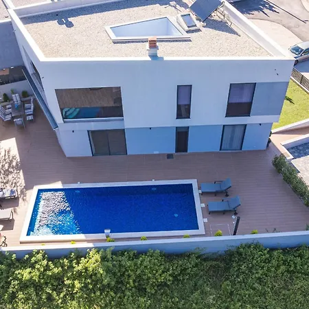 Pinus - Private Pool, Jacuzzi, Game וילה *