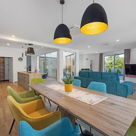 Pinus - Private Pool, Jacuzzi, Game Poreč