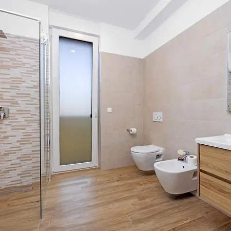 Pinus - Private Pool, Jacuzzi, Game Villa *