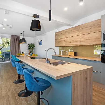 Villa Pinus - Private Pool, Jacuzzi, Game *