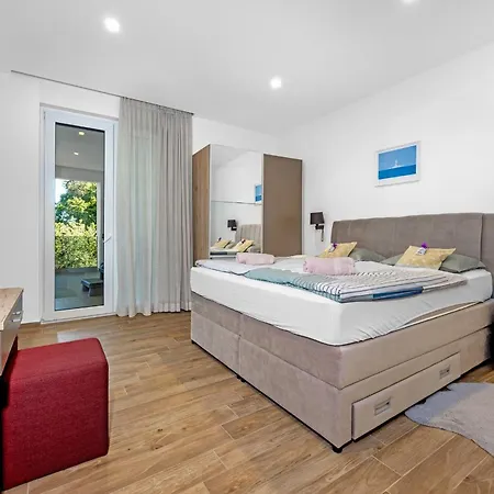 Pinus - Private Pool, Jacuzzi, Game Poreč