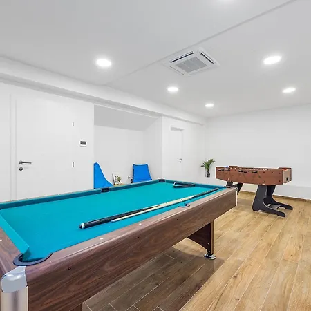 Pinus - Private Pool, Jacuzzi, Game Villa Poreč