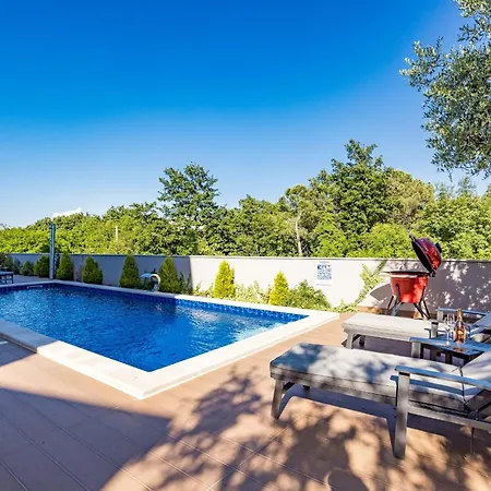Villa Pinus - Private Pool, Jacuzzi, Game *